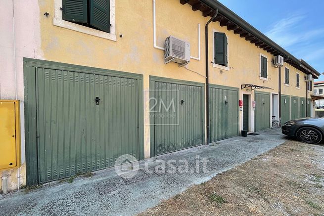 Box/posto auto in residenziale in Via Nino Bixio