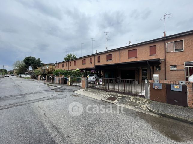 Villetta a schiera in residenziale in Via Tanzania 16 -40
