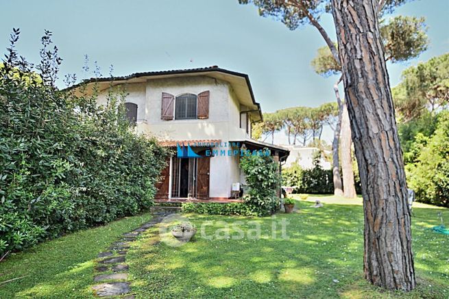 Villa in residenziale in Via Ombrosa