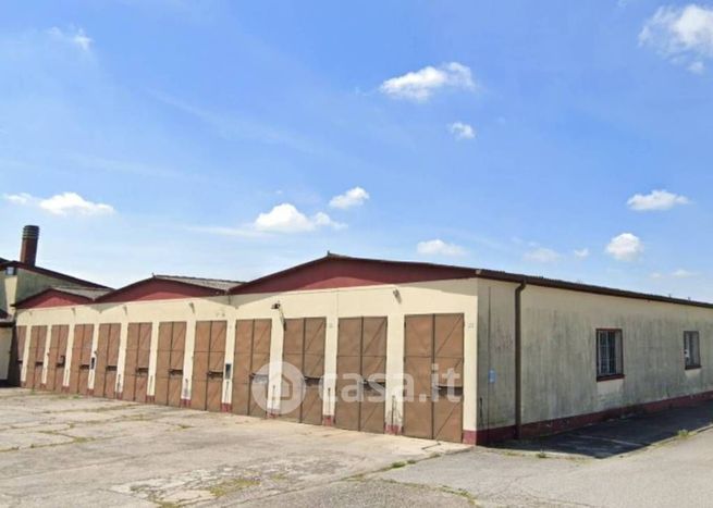 Capannone in commerciale in Via More 3