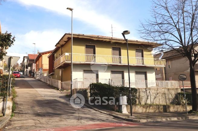 Casa indipendente in residenziale in Via Cervone 2