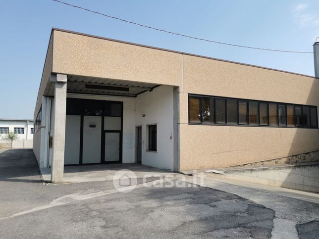 Capannone in commerciale in Via Festara Vecchia