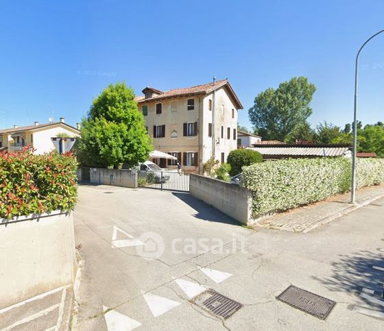 Casa bi/trifamiliare in residenziale in Via L. Einaudi 19