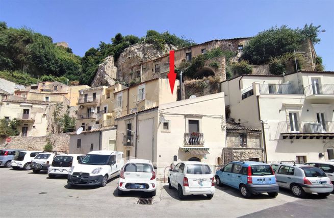 Casa indipendente in residenziale in Via Giusti 121