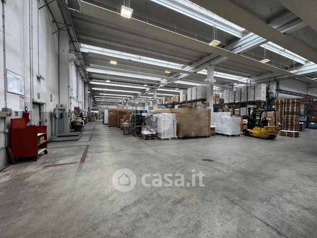 Capannone in commerciale in Via Torbole 1