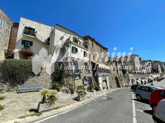 Casa indipendente in residenziale in Via Giovanni Nicotera 16