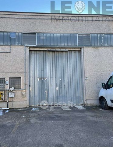 Capannone in commerciale in 