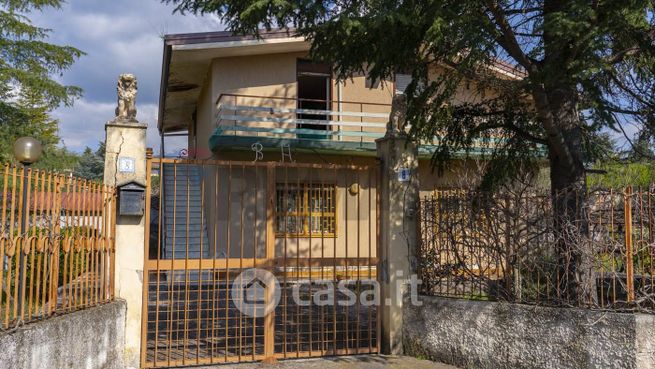 Villa in residenziale in Via Alexander Fleming 8
