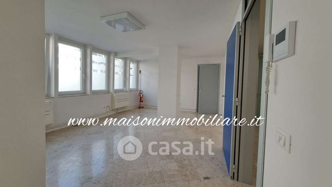 Ufficio in commerciale in Via Tiziano