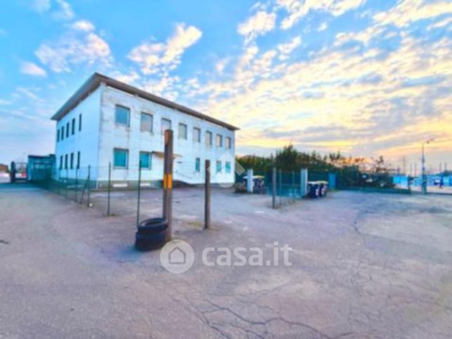 Capannone in commerciale in Strada Statale per Alessandria 33