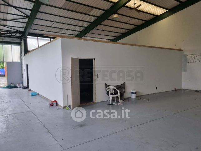 Capannone in commerciale in Viale del Lavoro