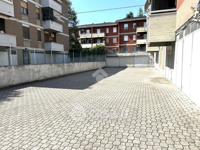 Box/posto auto in residenziale in Via Cuneo 17