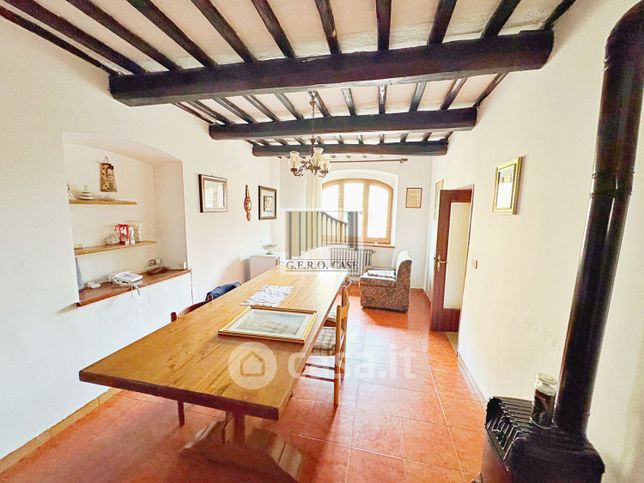 Casa indipendente in residenziale in 