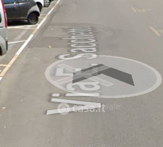 Box/posto auto in residenziale in Via E. Sacchetti 12