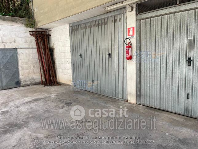 Garage/posto auto in residenziale in Via Montello 7