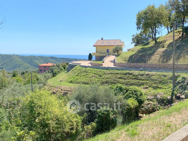 Villa in residenziale in Via P. Cavassa