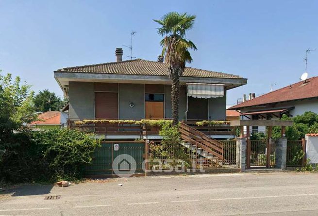 Villa in residenziale in Viale Artigianato 42