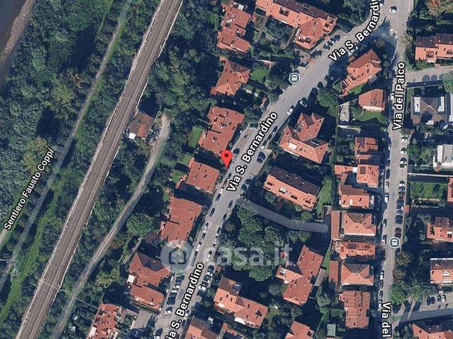 Box/posto auto in residenziale in Via San Bernardino 33