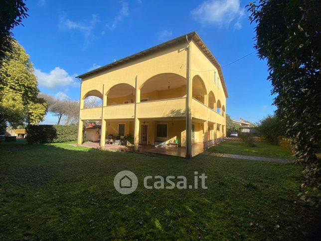 Villa in residenziale in Via Vittorio Alpe