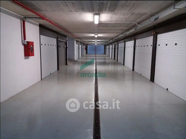 Box/posto auto in residenziale in Via Ferdinando Palasciano 5