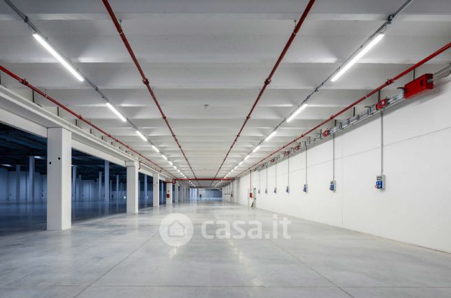 Capannone in commerciale in Via delle Industrie 8 A