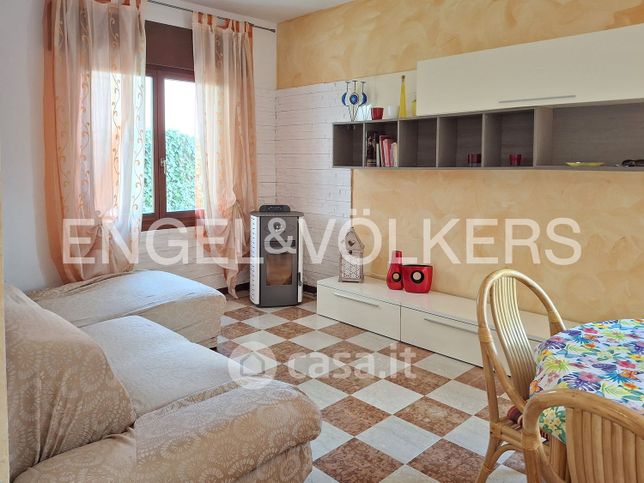 Casa bi/trifamiliare in residenziale in Via Gambero 12