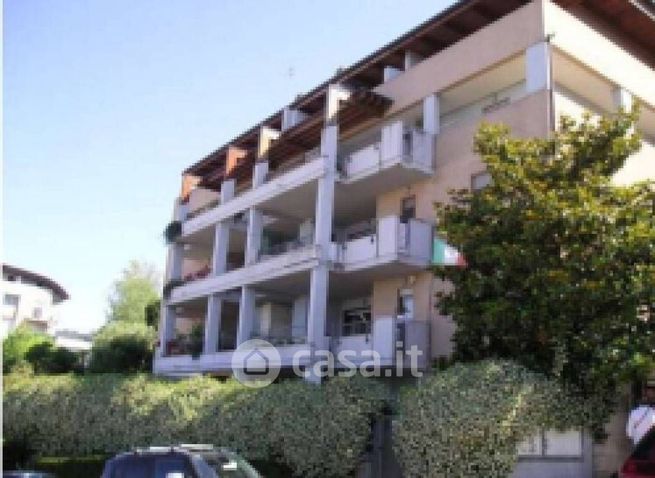 Appartamento in residenziale in Via Emanuele di Simone 13