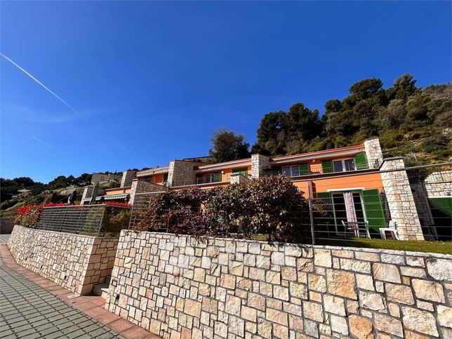 Appartamento in residenziale in Via L. Alborno