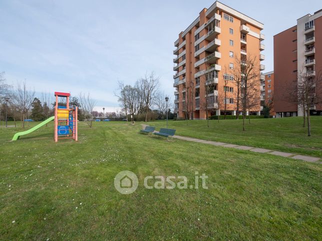 Appartamento in residenziale in Via Sporting Mirasole 21