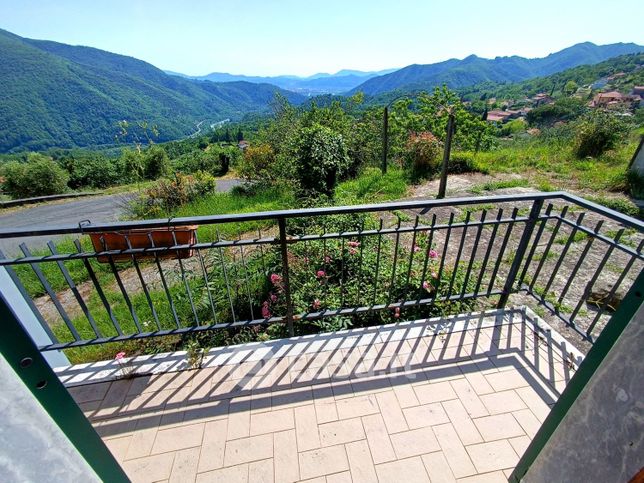 Casa bi/trifamiliare in residenziale in 