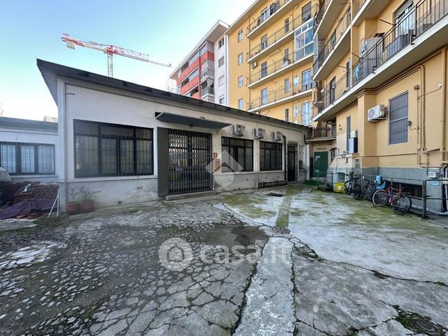 Capannone in commerciale in Via Francesco Millio 36