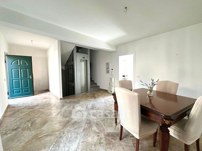 Villetta a schiera in residenziale in Via Sciarone 15