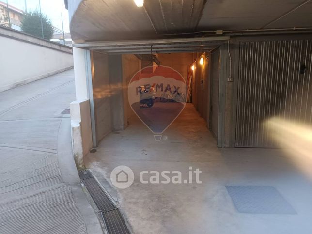 Garage/posto auto in residenziale in Via Vittorio Alfieri 7