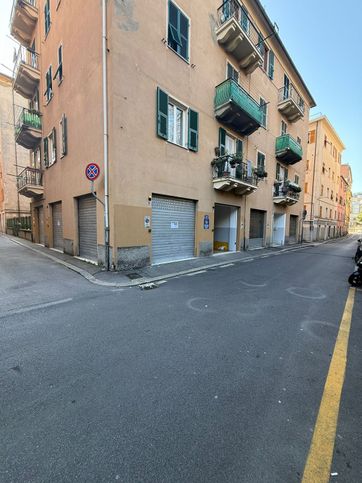 Garage/posto auto in residenziale in Via Vado 98