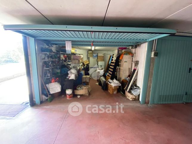 Garage/posto auto in residenziale in Via Tommaso Albinoni 36