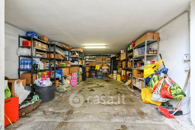 Box/posto auto in residenziale in Via Agordat 2