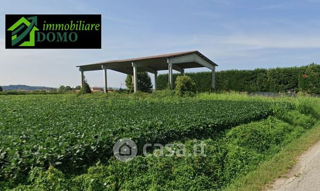 Capannone in commerciale in 
