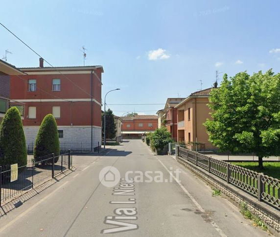 Appartamento in residenziale in Via I. Nievo