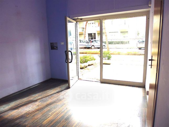 Capannone in commerciale in 