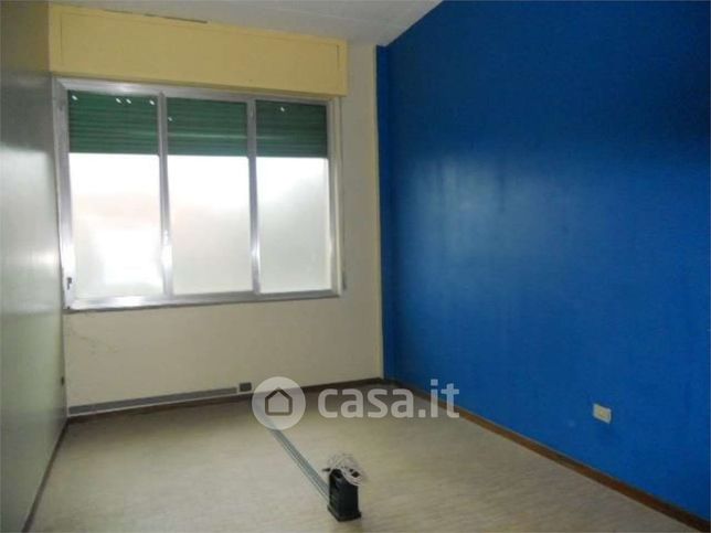 Capannone in commerciale in