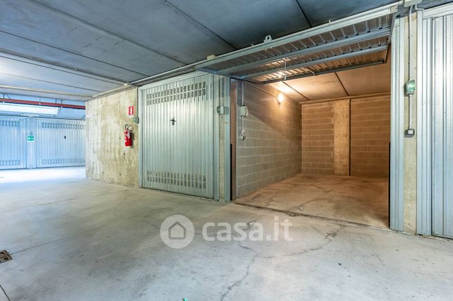 Garage/posto auto in residenziale in Strada del Cascinotto 30