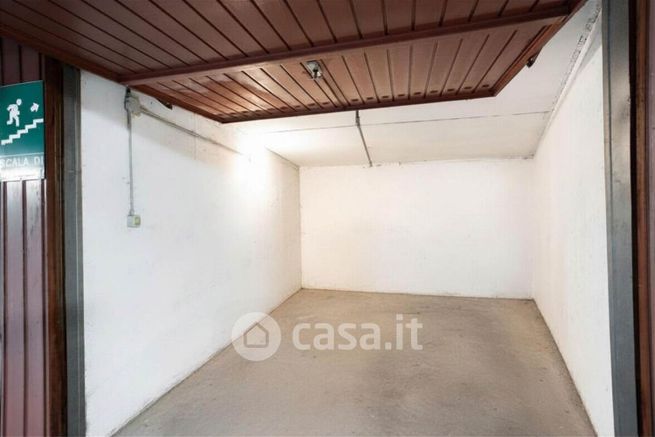 Box/posto auto in residenziale in Viale Ercole Marelli 165