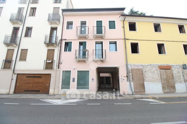 Box/posto auto in residenziale in Borgo Berga 68