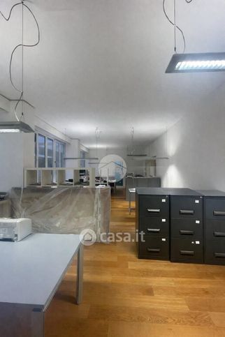 Ufficio in commerciale in Galleria Fanzago