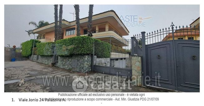 Appartamento in residenziale in Viale Jonio 24