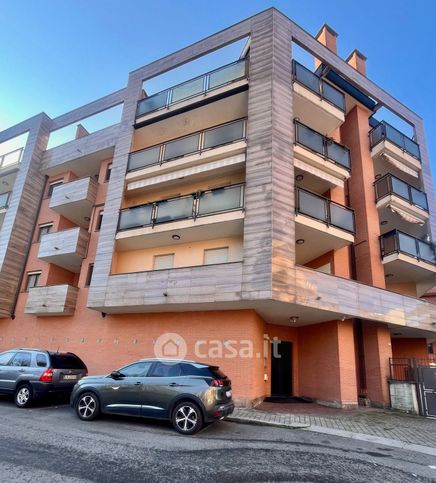 Box/posto auto in residenziale in Via Francesco Alcarotti 13