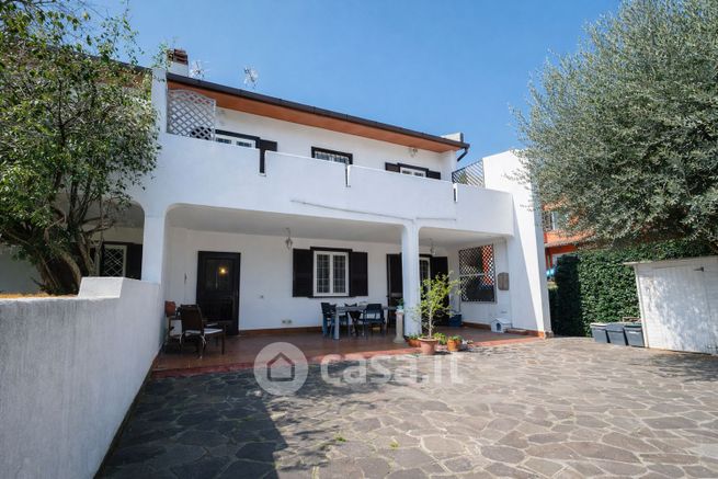 Villetta a schiera in residenziale in Via Giovan Battista Lulli