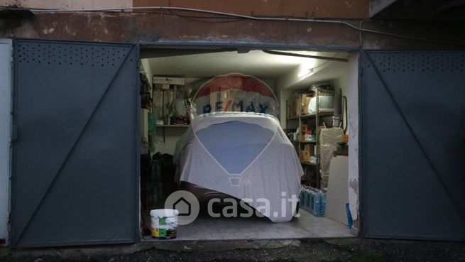 Box/posto auto in residenziale in Via Madonna della Via 178