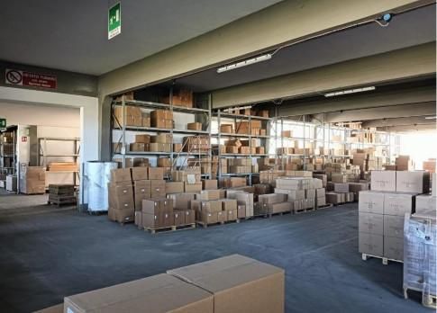 Capannone in commerciale in 