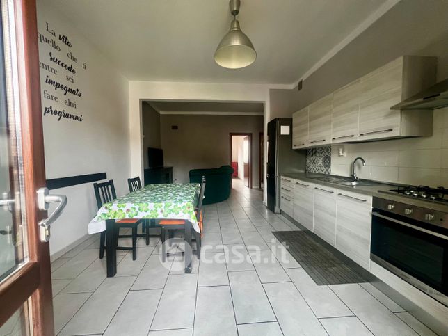 Appartamento in residenziale in Via Lario